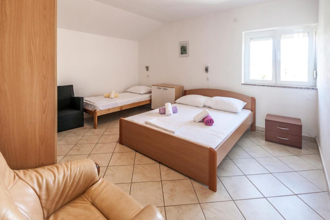 Apartments & Rooms Strcic Petra Krk Town Exterior foto